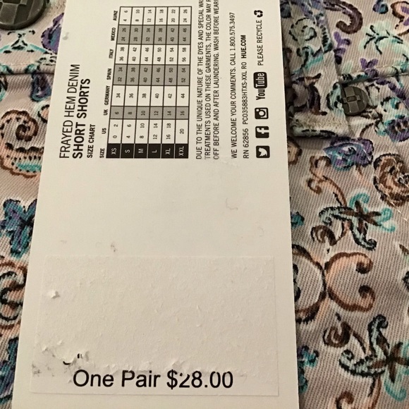 Frayed Hem Shorts Small, Stretch, NWT HUE - Picture 3 of 9